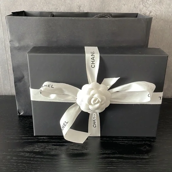 LIMITED EDITION CHANEL SO BLACK QUILTED FLAP PHONE HOLDER WITH CHAIN - Picture 7 of 9